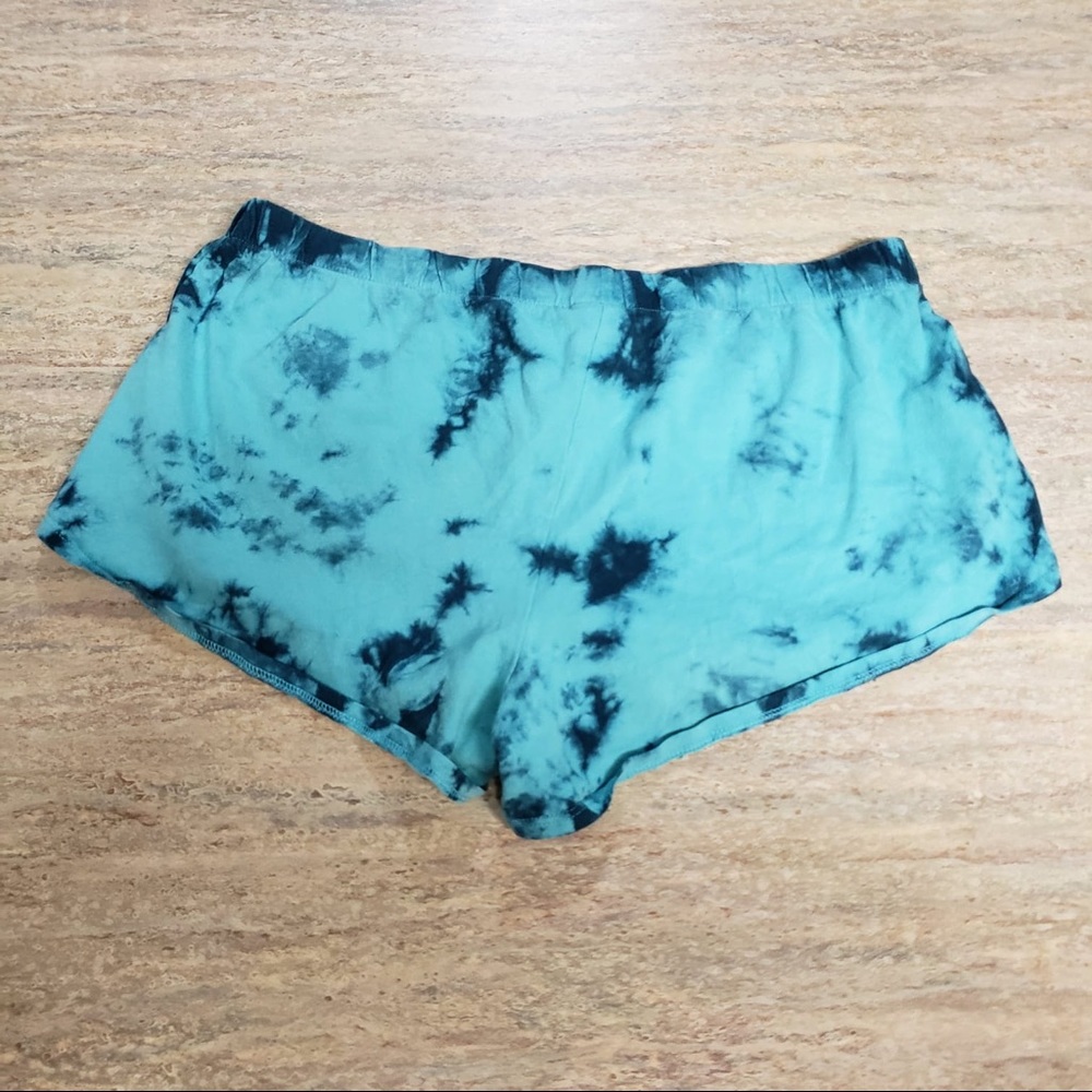 Pink VS tie dye shorts - Picture 3 of 6